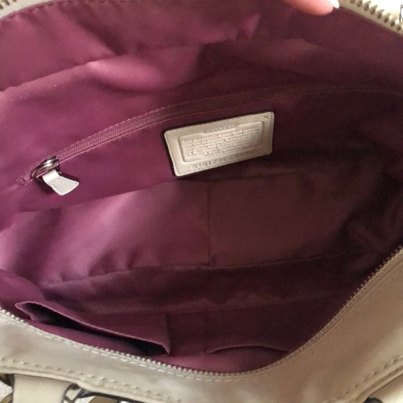 🎉 Coach Zoe East West Studded Ivory Shoulder Bag - Picture 6 of 8